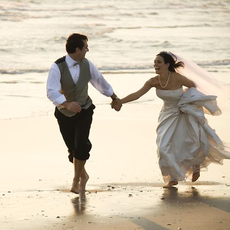 Pezula Nature Retreat كنيسنا المظهر الخارجي الصورة A newly married couple
