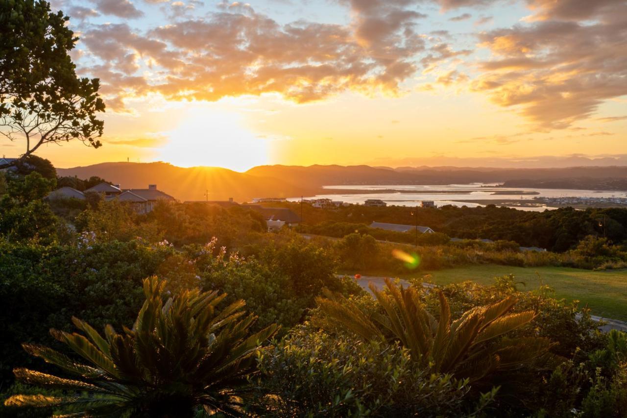 Pezula Nature Retreat كنيسنا المظهر الخارجي الصورة Sunset over Lake Waikare
