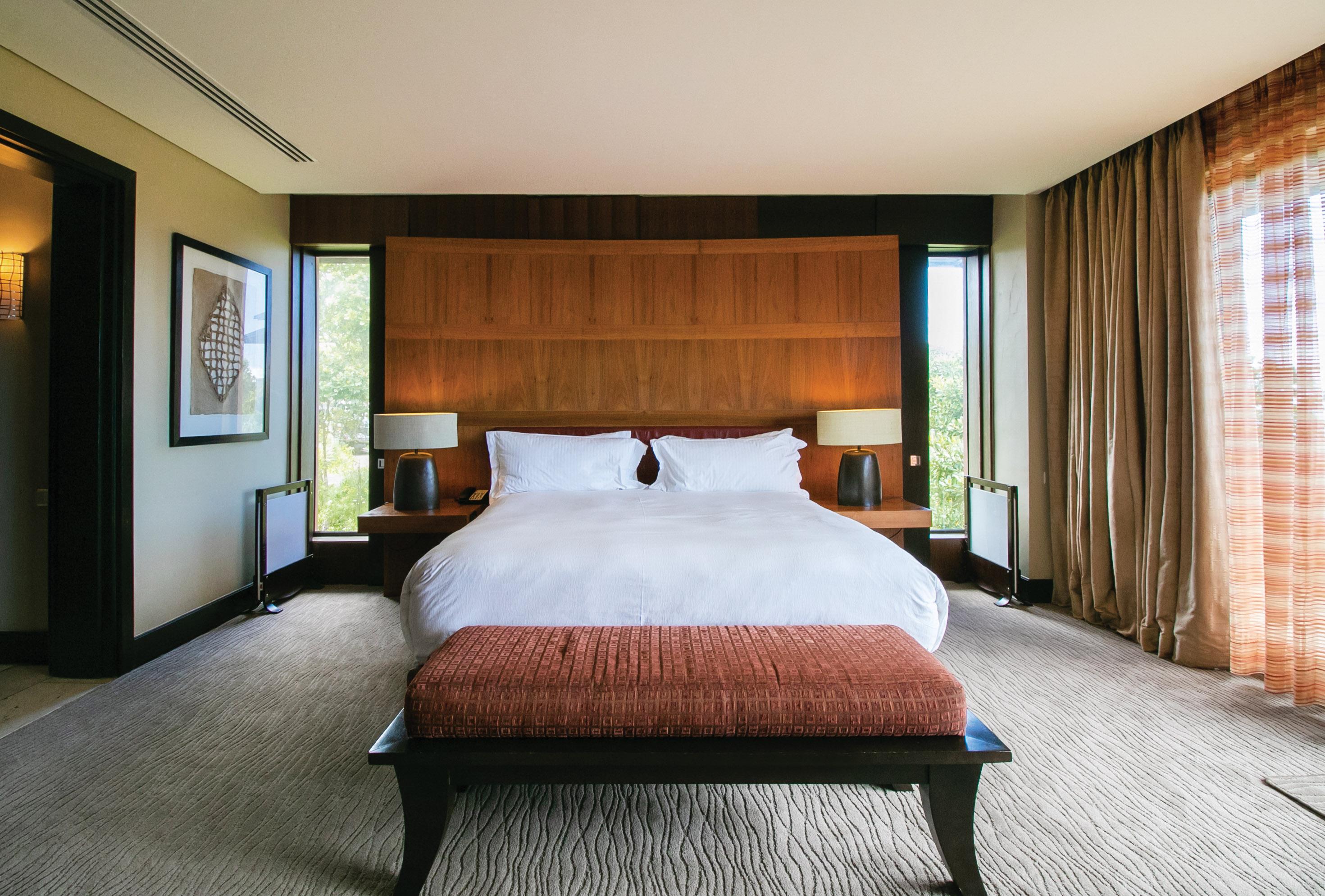 Pezula Nature Retreat كنيسنا المظهر الخارجي الصورة A bedroom at the Ritz-Carlton, Dubai