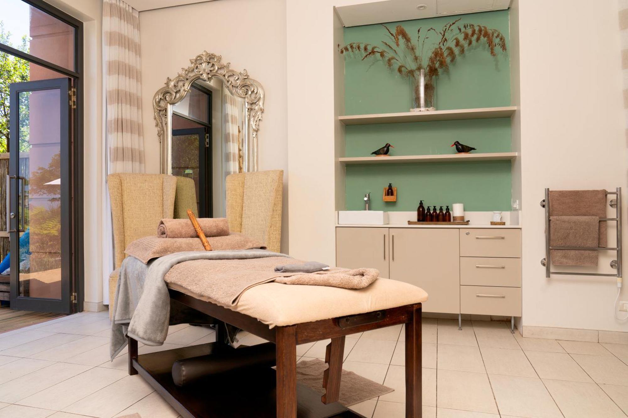 Pezula Nature Retreat كنيسنا المظهر الخارجي الصورة A massage table