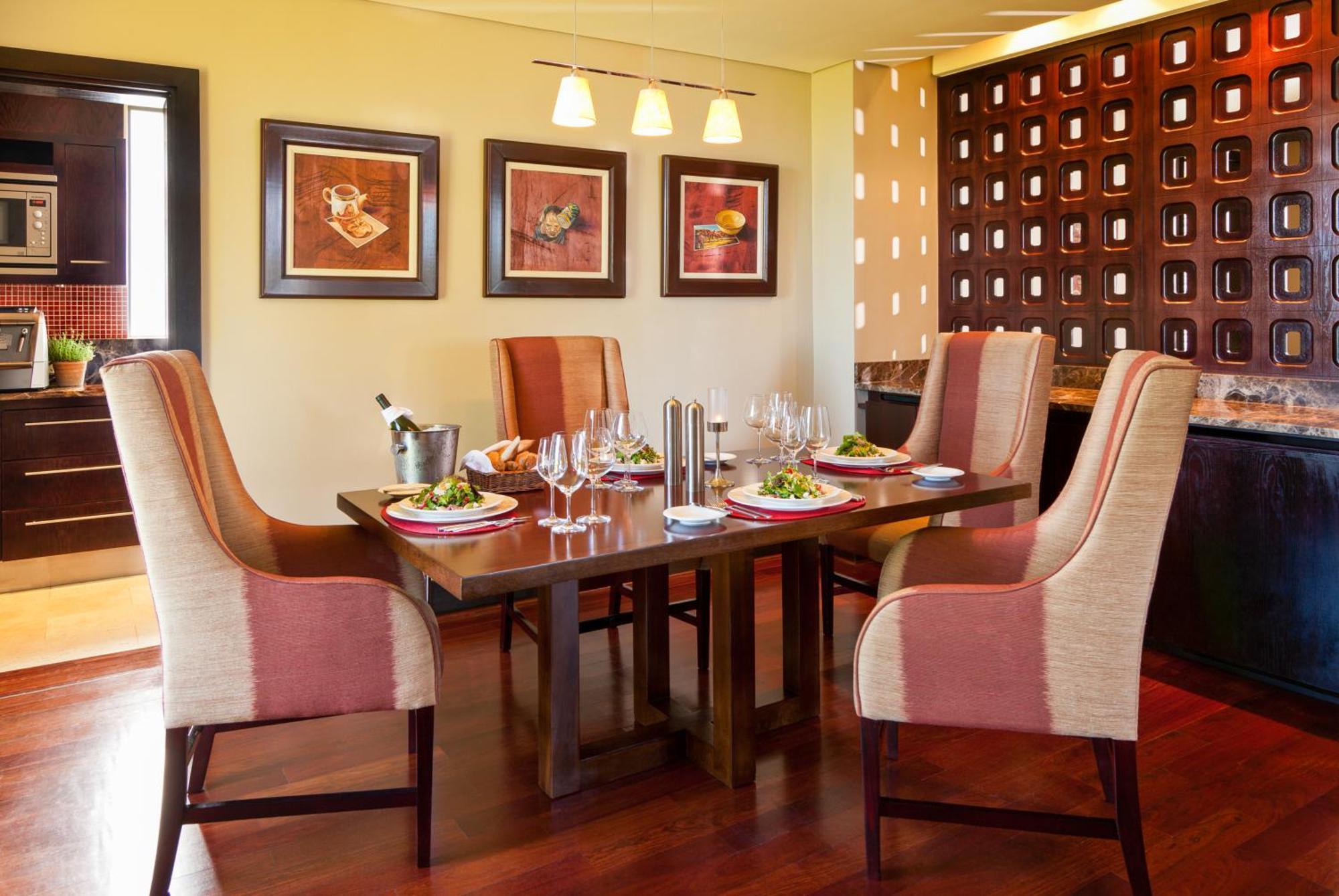 Pezula Nature Retreat كنيسنا الغرفة الصورة A dining room